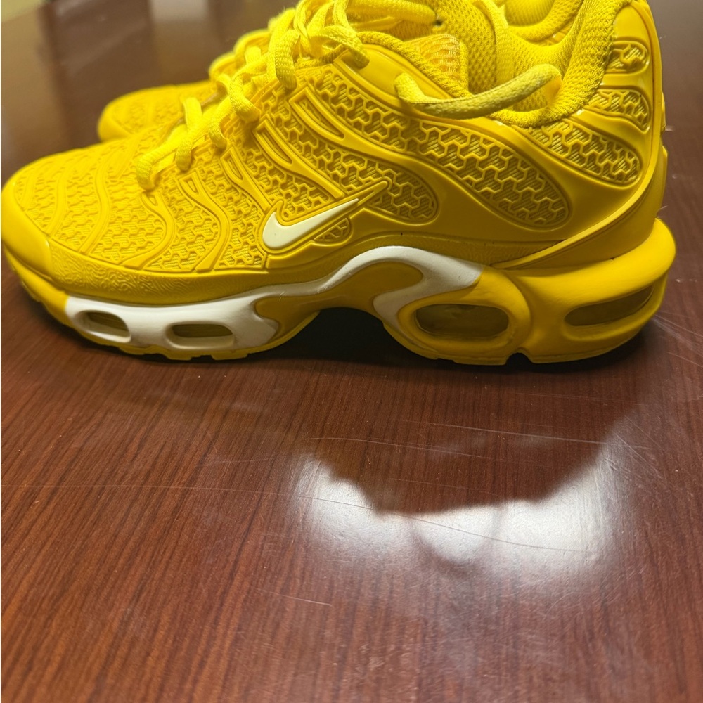 Nike Bright Yellow Sports Shoes - Picture 2 of 7